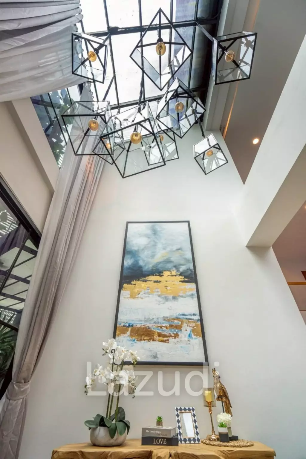 5 Bed 900 SQ.M Single House in Sukhumvit 71