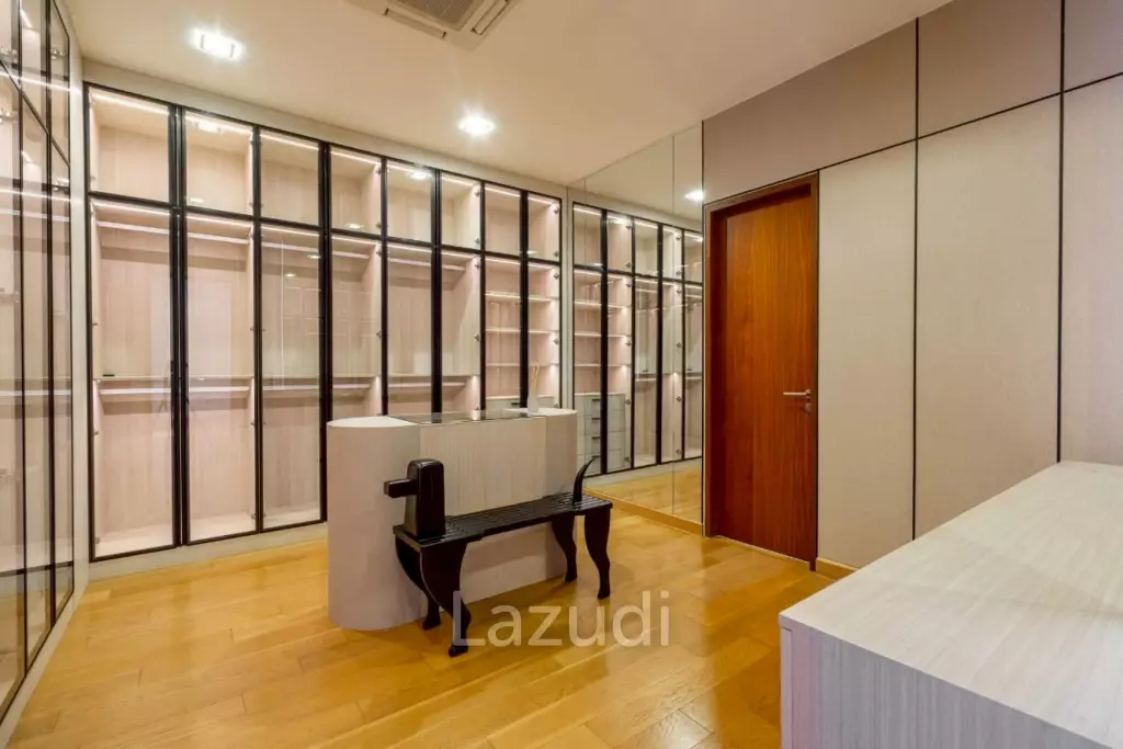 5 Bed 900 SQ.M Single House in Sukhumvit 71