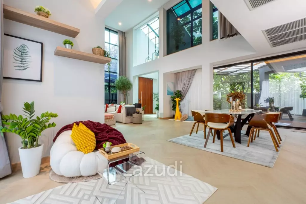 5 Bed 900 SQ.M Single House in Sukhumvit 71