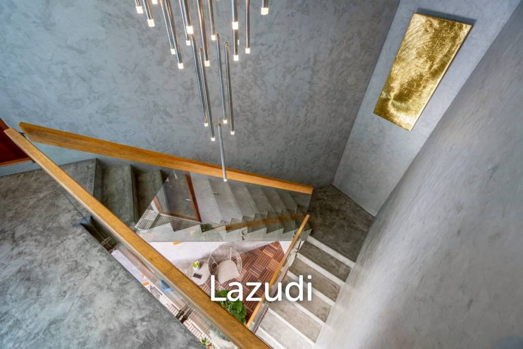 5 Bed 900 SQ.M Single House in Sukhumvit 71