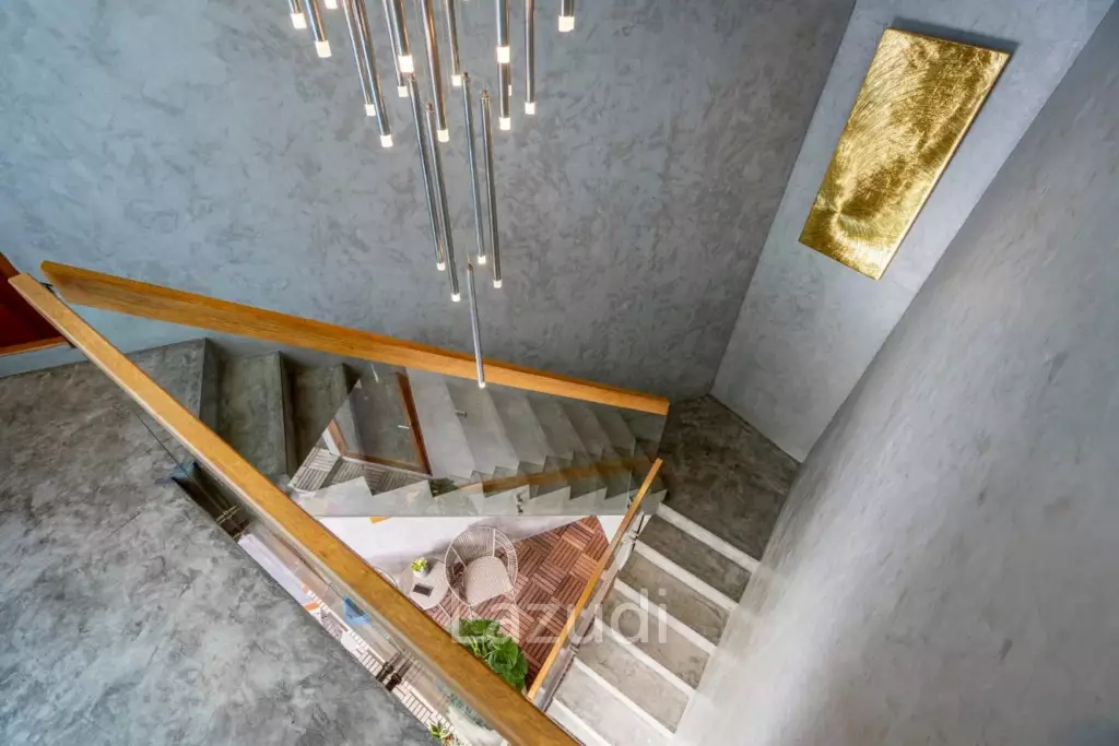 5 Bed 900 SQ.M Single House in Sukhumvit 71