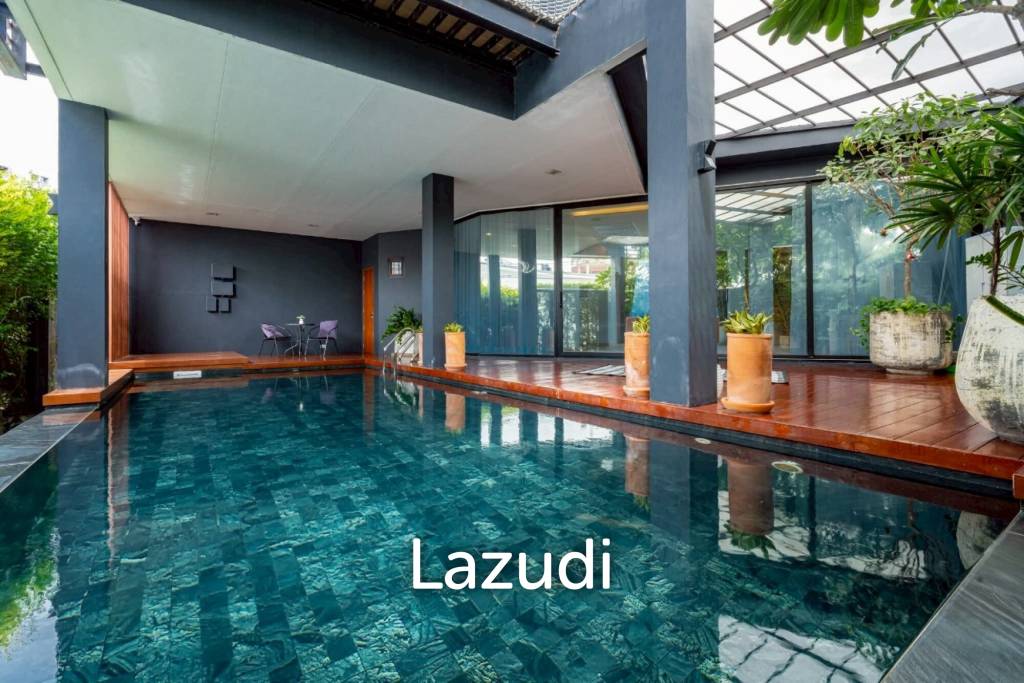 5 Bed 900 SQ.M Single House in Sukhumvit 71