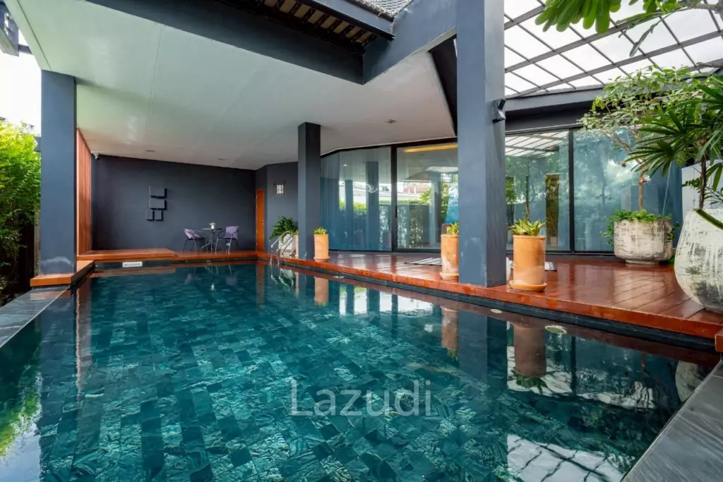 5 Bed 900 SQ.M Single House in Sukhumvit 71