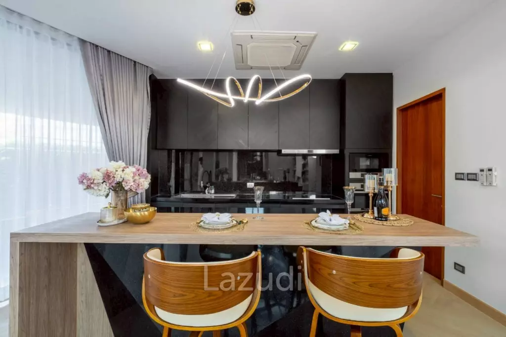 5 Bed 900 SQ.M Single House in Sukhumvit 71