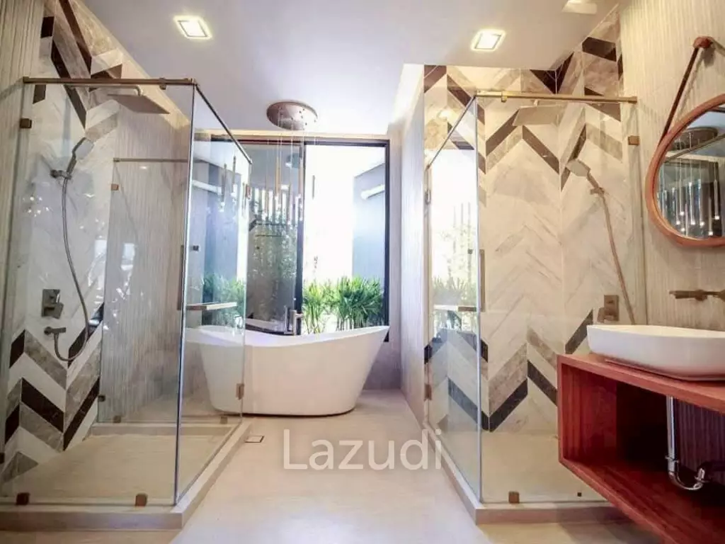 5 Bed 900 SQ.M Single House in Sukhumvit 71