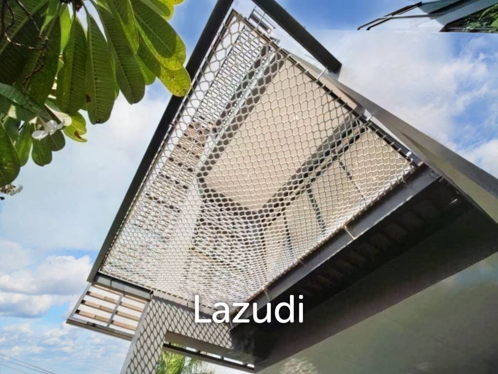 5 Bed 900 SQ.M Single House in Sukhumvit 71