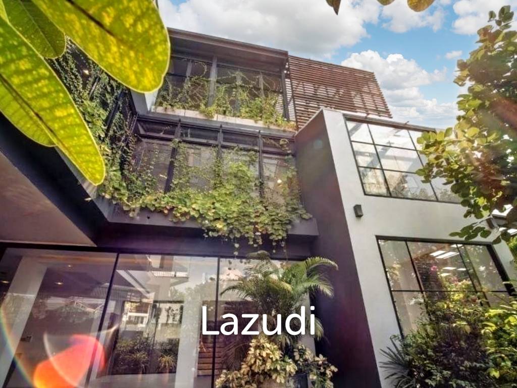 5 Bed 900 SQ.M Single House in Sukhumvit 71