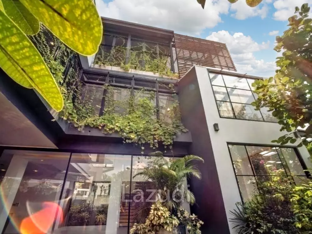 5 Bed 900 SQ.M Single House in Sukhumvit 71