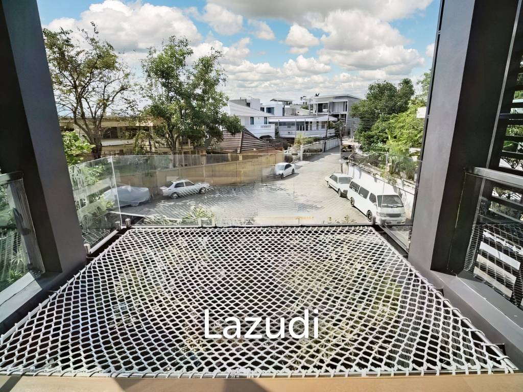 5 Bed 900 SQ.M Single House in Sukhumvit 71
