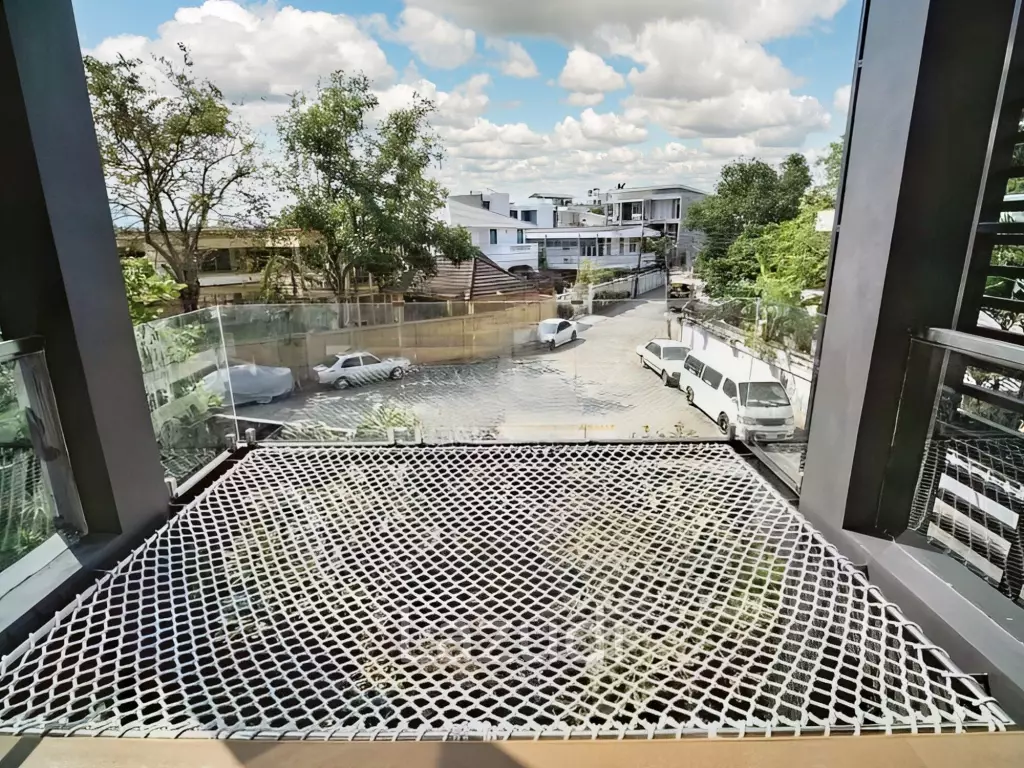 5 Bed 900 SQ.M Single House in Sukhumvit 71