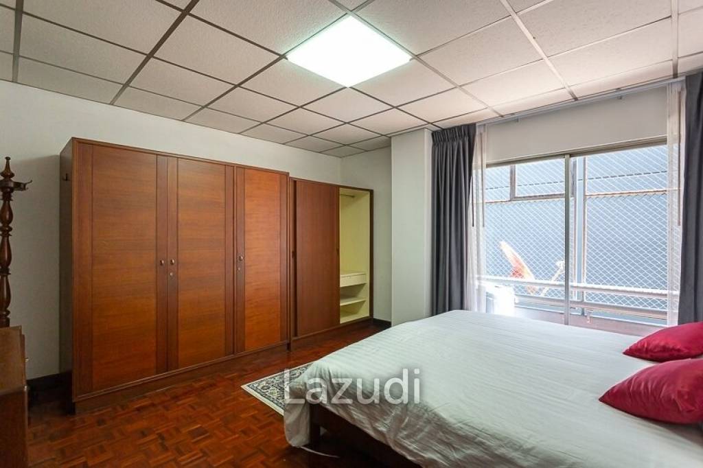 1 Bed 70 SQ.M. Prasanmit Condominium