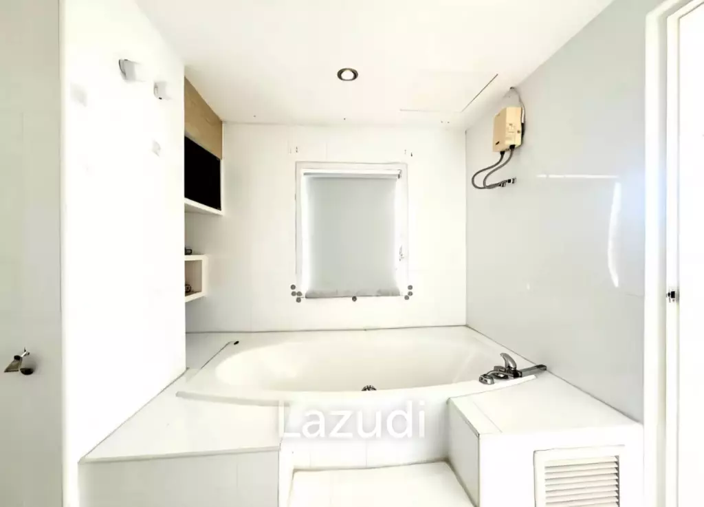 HIN NAM SAI SUAY : Seaview studio condo for sale