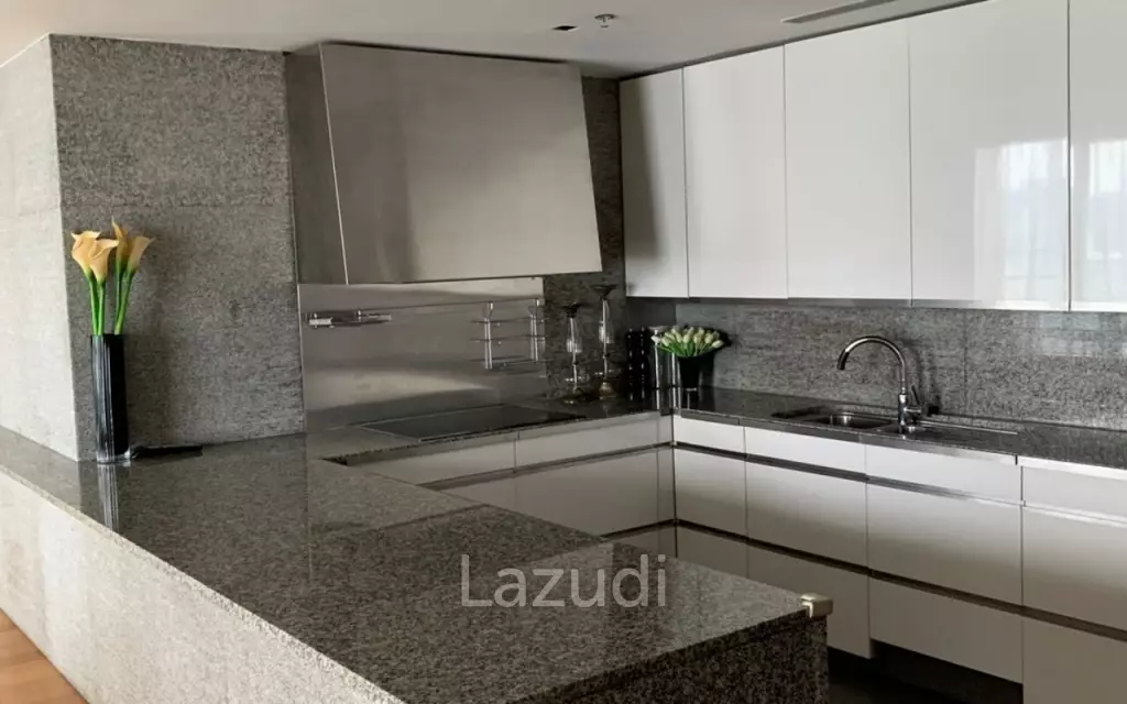 3 Bed 4 Bath 196 SQ.M The Met Condominium