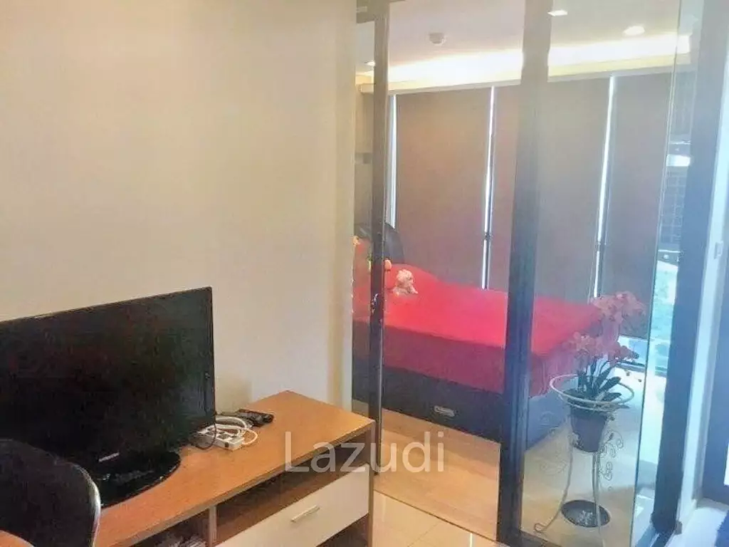 1 Bed 1 Bath 32 SQ.M. SOCIO Ruamrudee