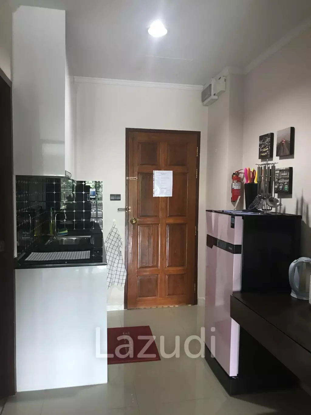 Modern and bright 1 bedroom unit in very central + convenient Hua Hin location