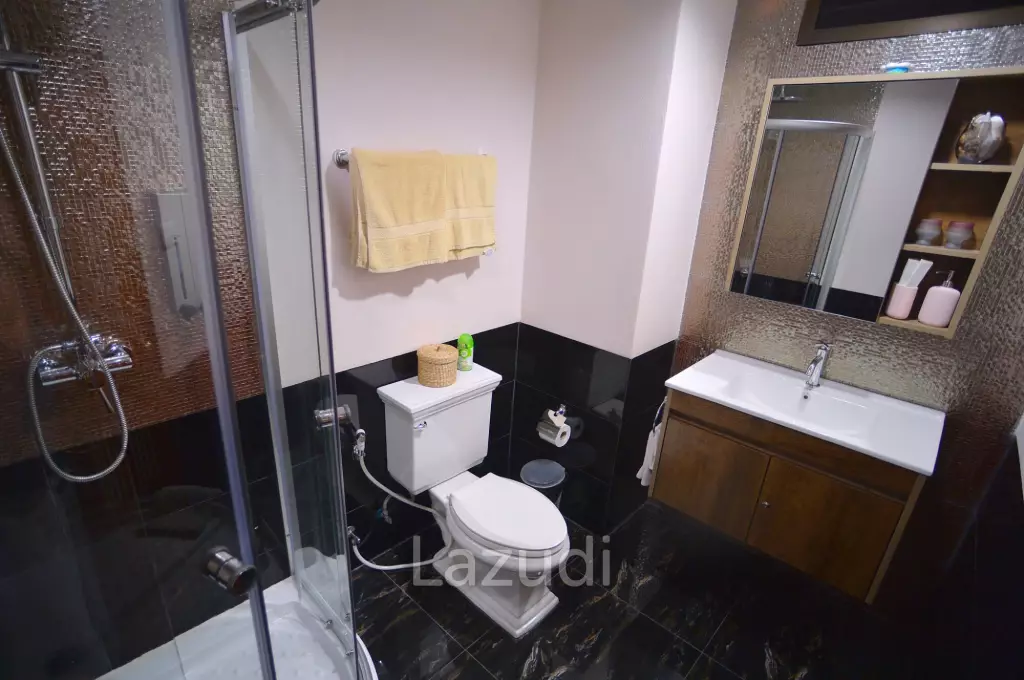 Modern and bright 1 bedroom unit in very central + convenient Hua Hin location