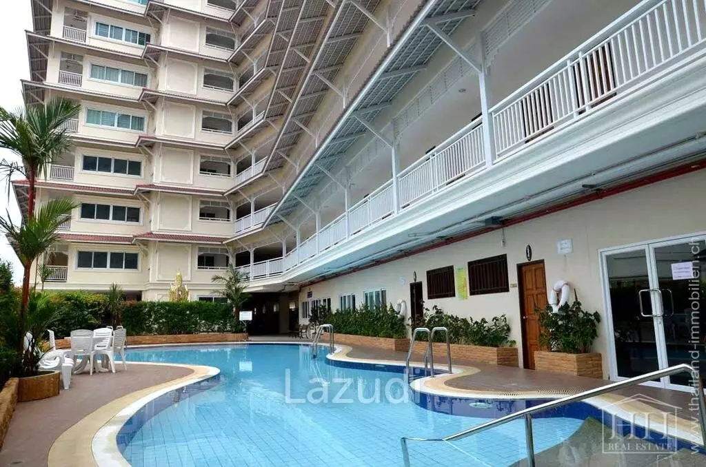 Modern and bright 1 bedroom unit in very central + convenient Hua Hin location