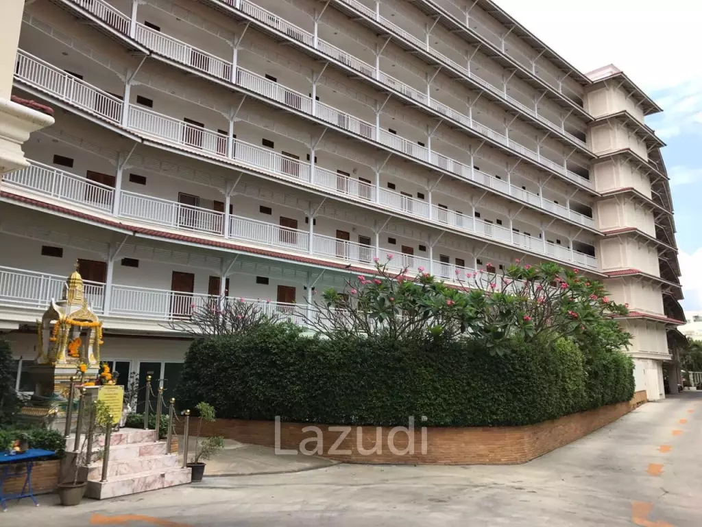 Modern and bright 1 bedroom unit in very central + convenient Hua Hin location