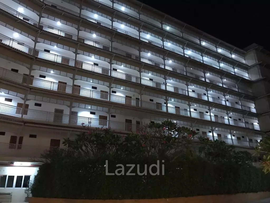 Modern and bright 1 bedroom unit in very central + convenient Hua Hin location