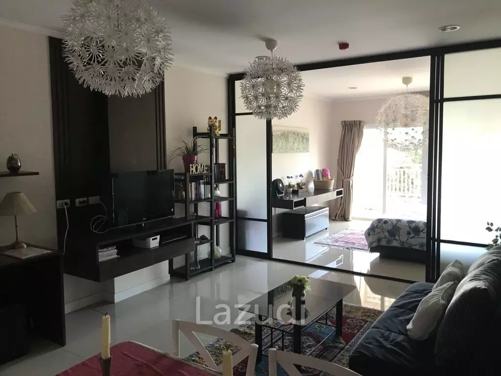 Modern and bright 1 bedroom unit in very central + convenient Hua Hin location