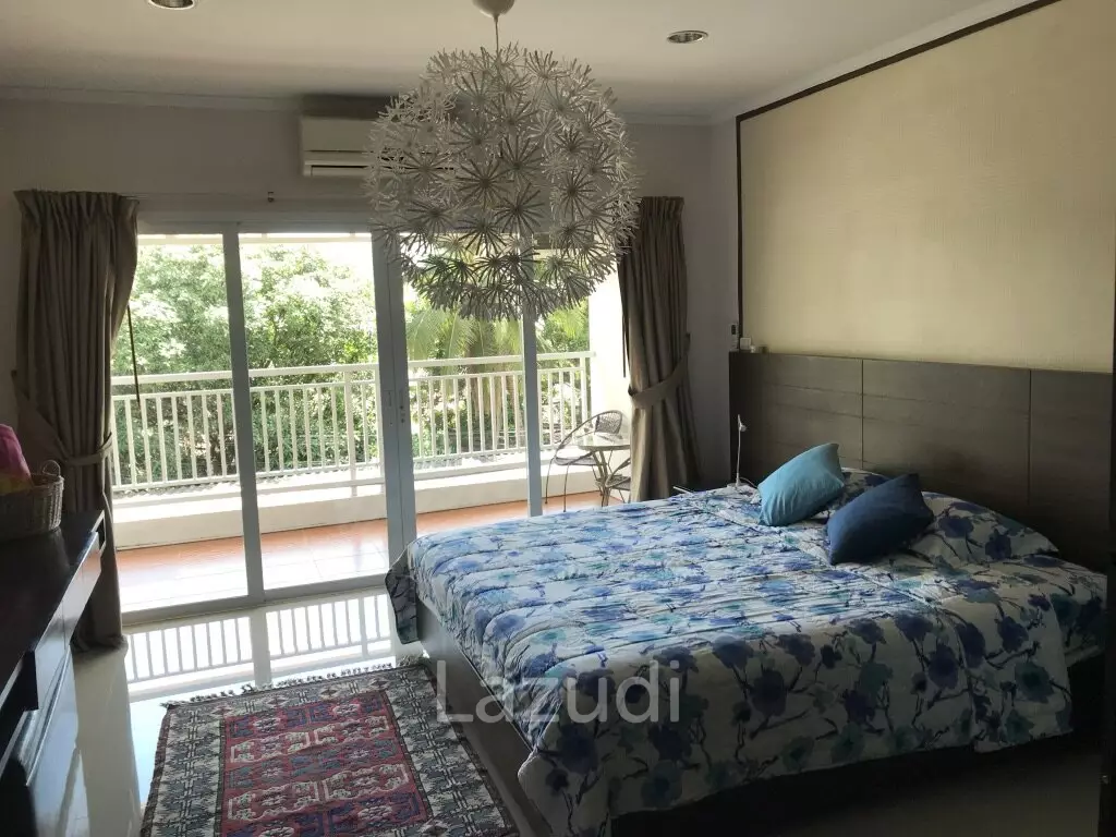 Modern and bright 1 bedroom unit in very central + convenient Hua Hin location