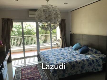 Modern and bright 1 bedroom unit in very central + convenient Hua Hin location