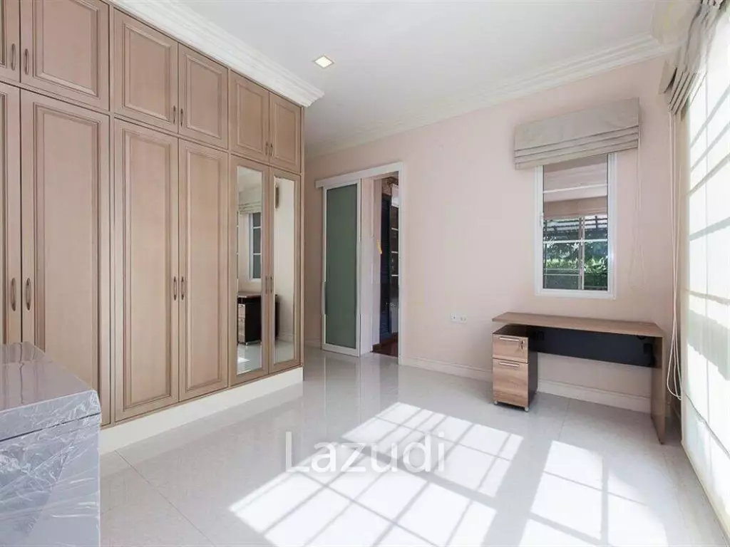 4 Bed 5 Bath  395 SQ.M at Narasiri Bangna