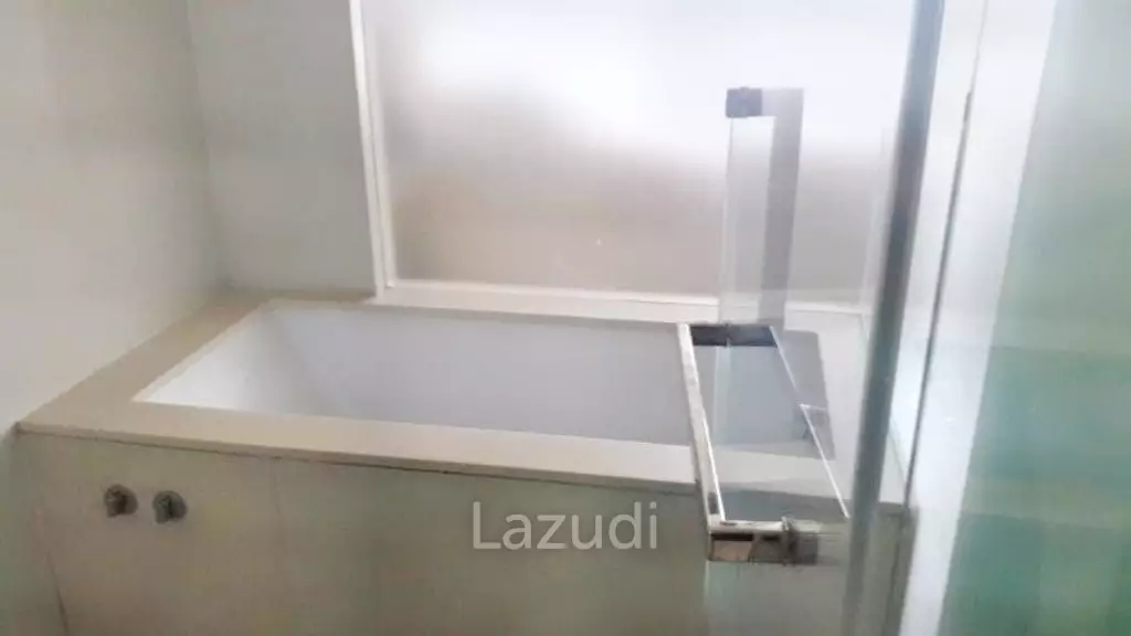 1 Bed 1 Bath 50 SQ.M at The Room Sukhumvit 21