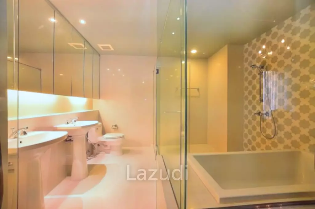 3 Bed 3 Bath 137 SQ.M. Aguston Sukhumvit 22