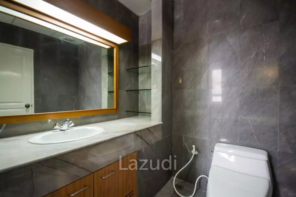 3 Bed 3 Bath 230 SQ.M Krungthep Thani Tower