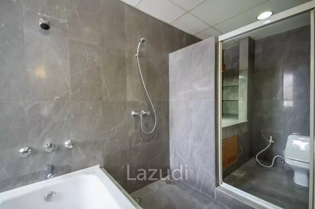3 Bed 3 Bath 230 SQ.M Krungthep Thani Tower