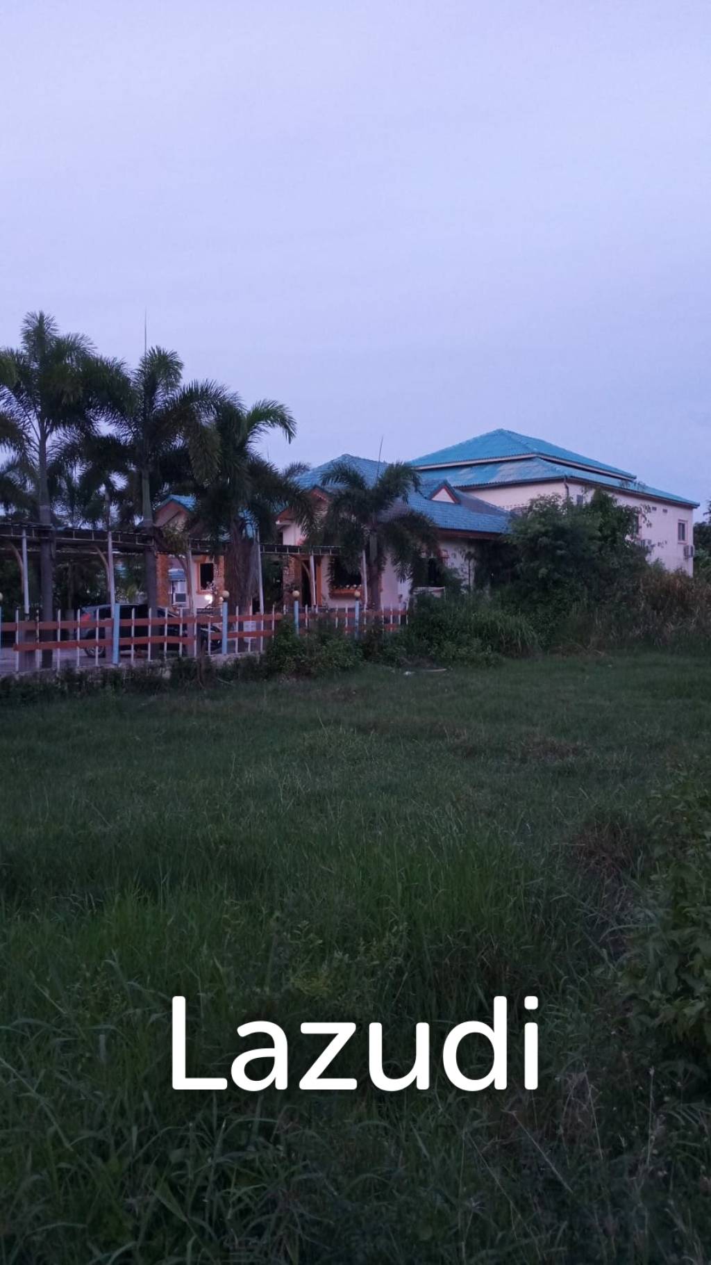 19 rooms, Resort in town for sale