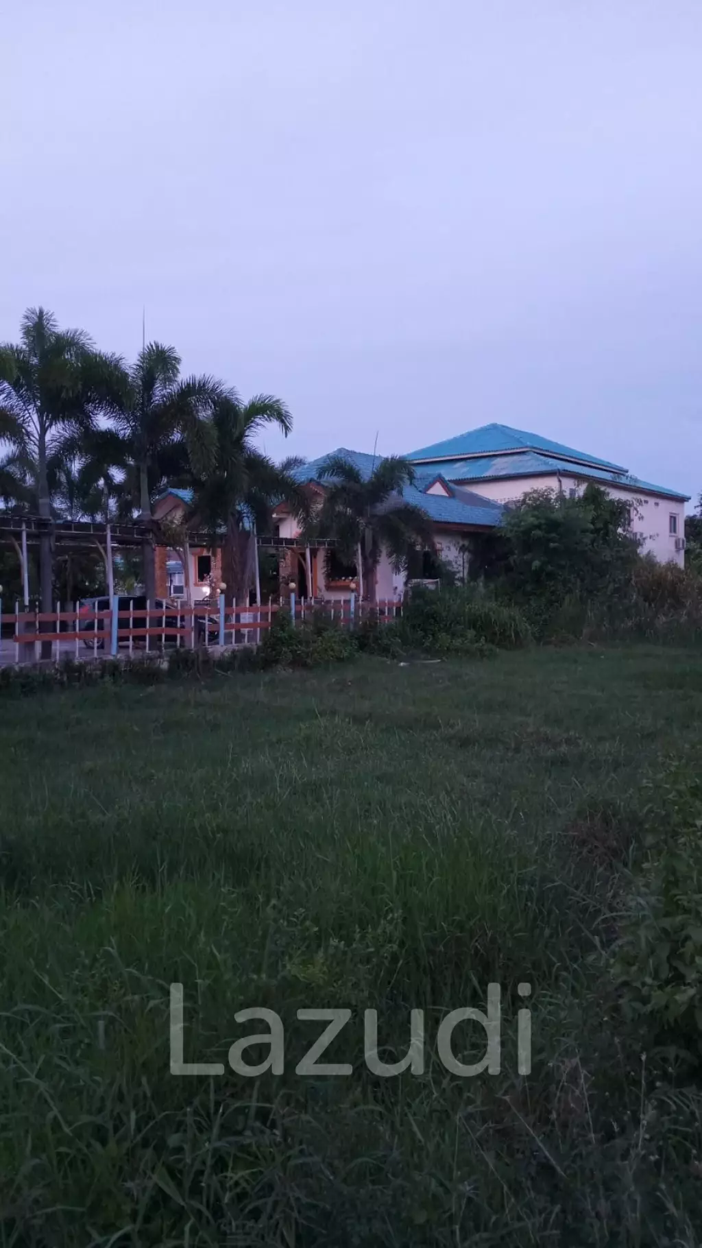 19 rooms, Resort in town for sale