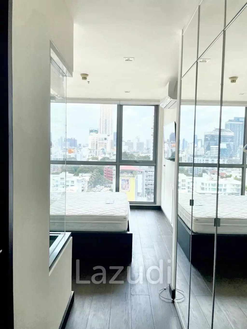 1 Bedroom 1 Bathroom 63 SQ.M Ideo Q Phayathai
