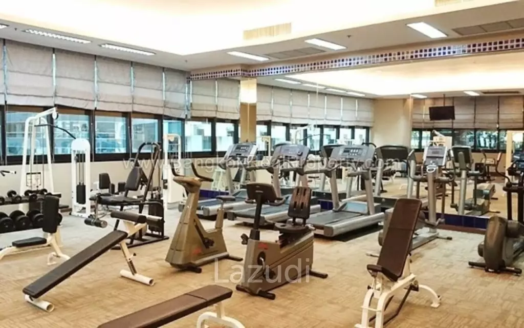 President Place / Office For Rent / null Bedroom / 10 SQM / BTS Chit Lom / Bangkok