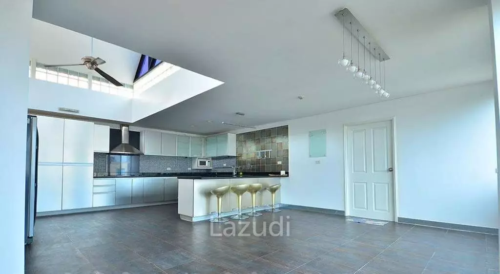 3 Bed 4 Bath 273 SQ.M Prime Mansion Promsri