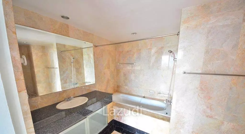 3 Bed 4 Bath 273 SQ.M Prime Mansion Promsri