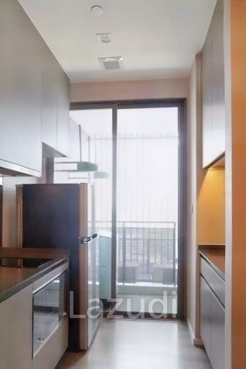 1 Bed 1 Bath 35 SQ. M The Room Sukhumvit 69