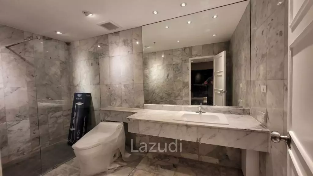 3 beds 252SQ.M Beachfront condo for sale