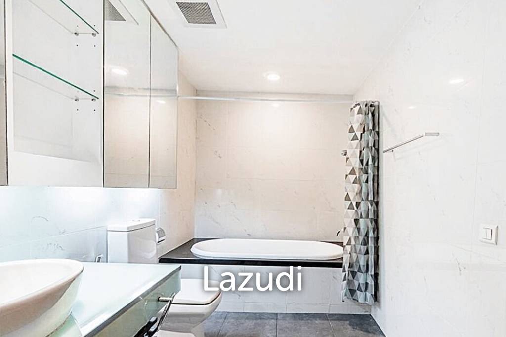 1 Bed 65 SQ.M. The Legend Saladaeng For Rent