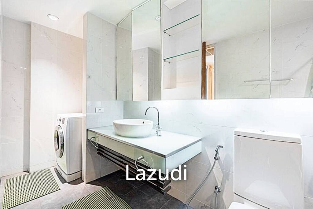 1 Bed 65 SQ.M. The Legend Saladaeng For Rent
