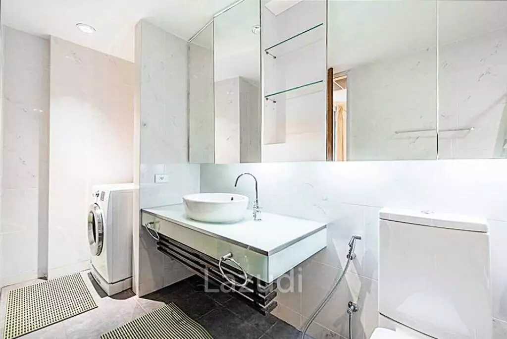 1 Bed 65 SQ.M. The Legend Saladaeng For Rent
