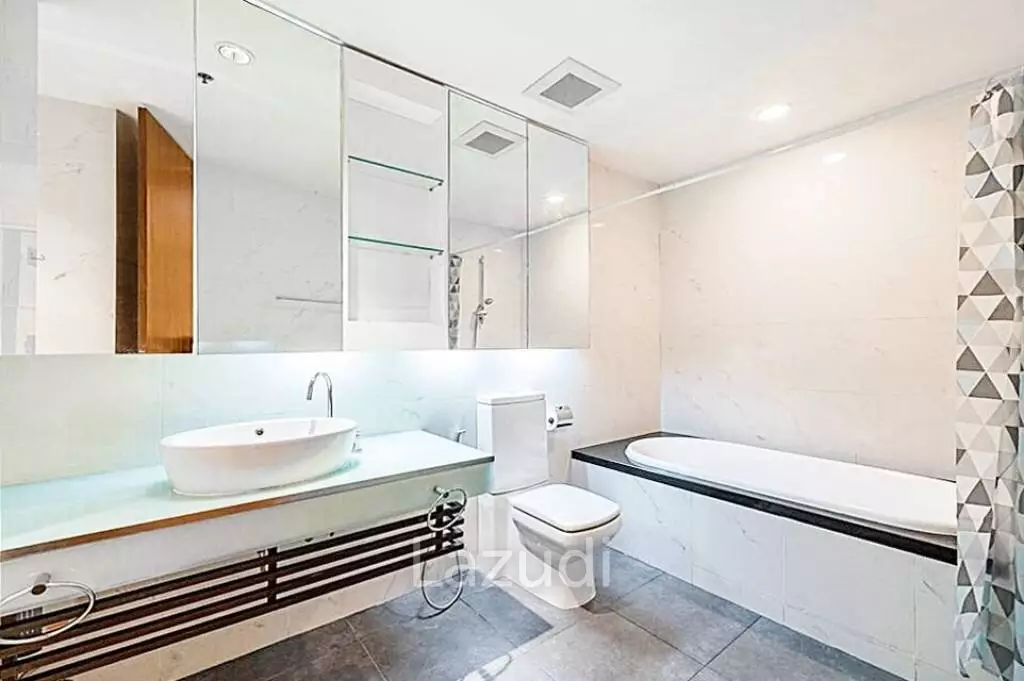 1 Bed 65 SQ.M. The Legend Saladaeng For Rent