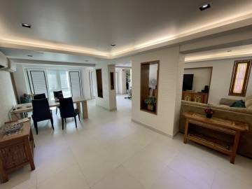 RARE OPPORTUNITY. Detached House for Sale in Excellent Central Location Between Asoke (soi 16) & Phrom Phong (soi 22) in a Quiet Street.