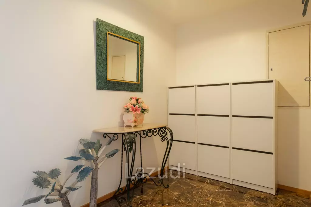 Luxury 3 bed Seaview condo