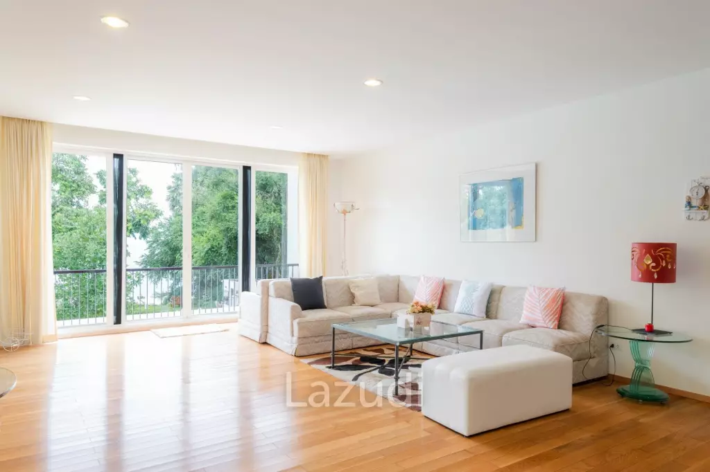 Luxury 3 bed Seaview condo