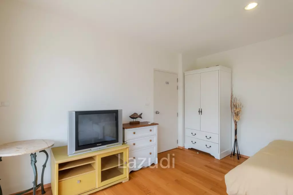 Luxury 3 bed Seaview condo