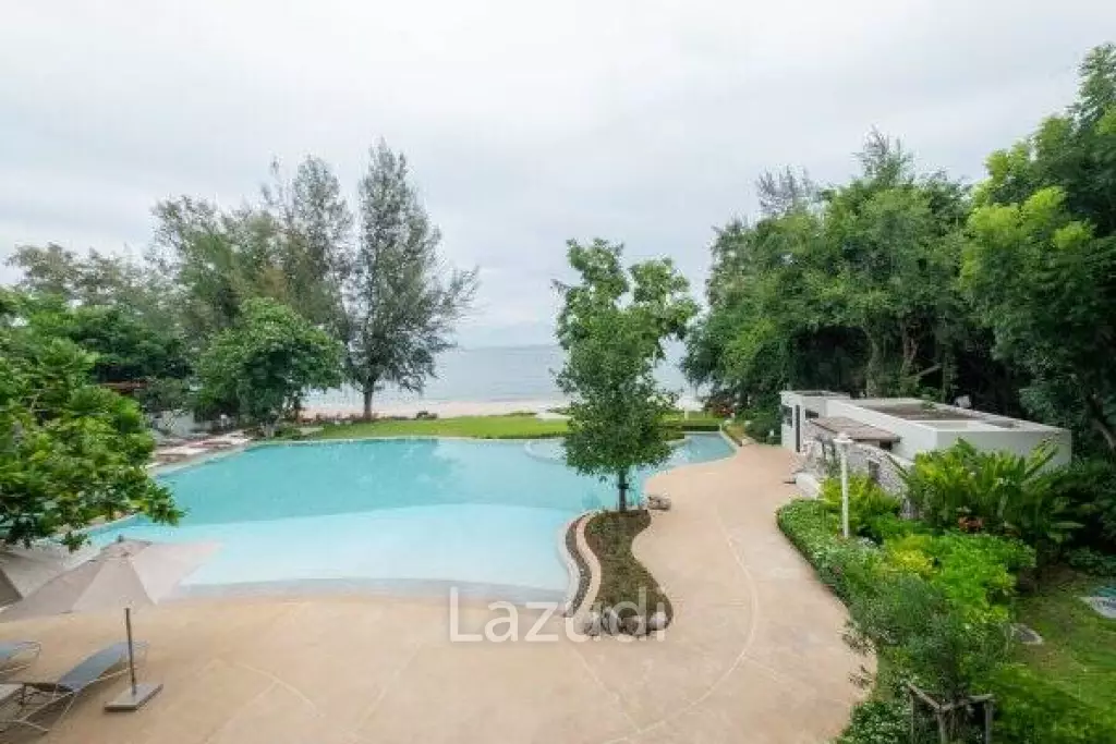 Luxury 3 bed Seaview condo