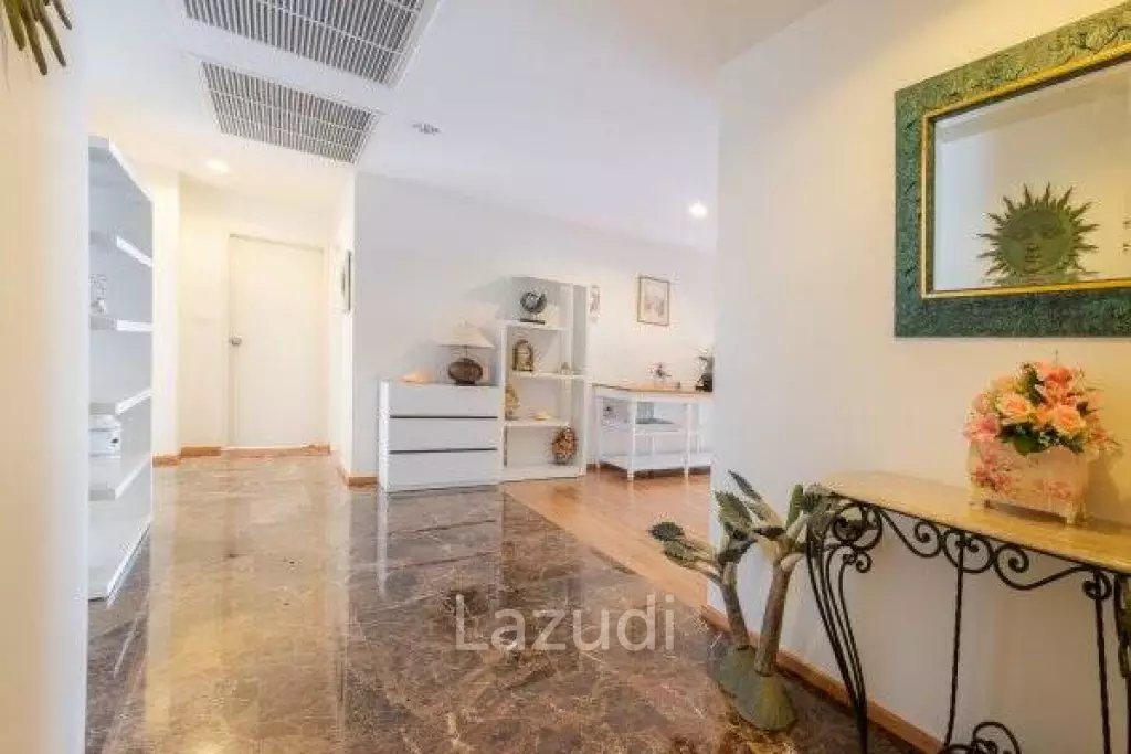 Luxury 3 bed Seaview condo