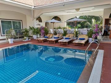Resort for Sale with Licensed over 1Rai at San Sai